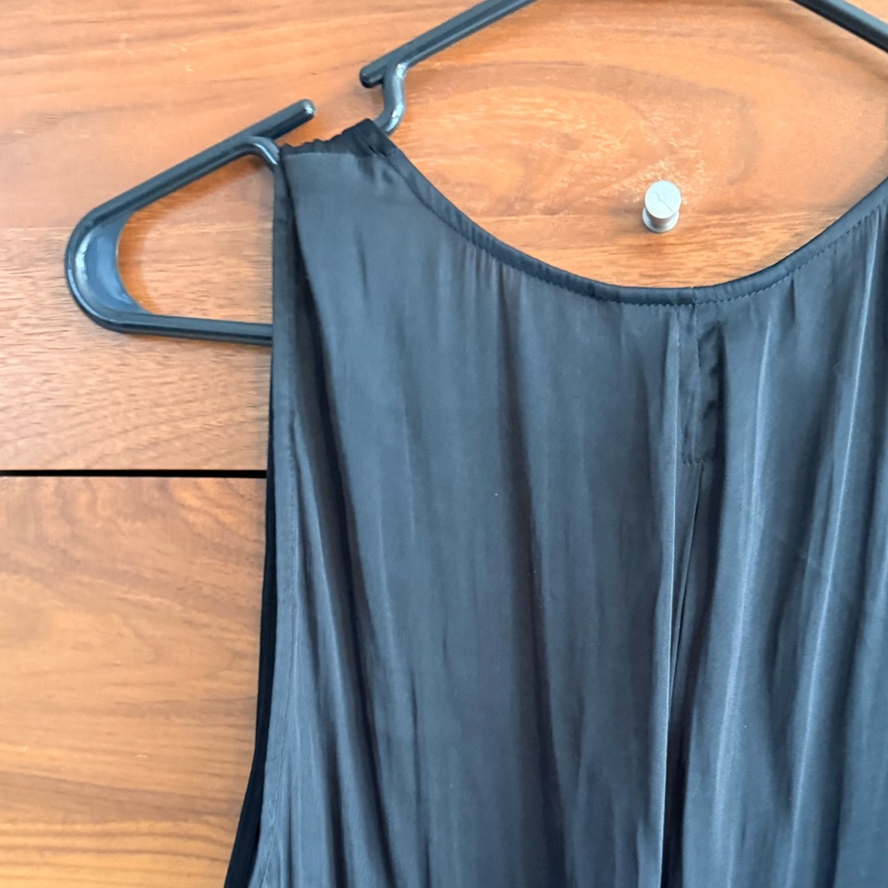 Banana Republic Dark Blue Sleeveless Soft Satin V-neck Top Size XL - Picture 6 of 7